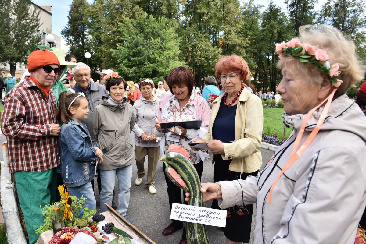Совет ветеранов АО «Златмаш» принял участие в городской выставке «Урожай-2023». 