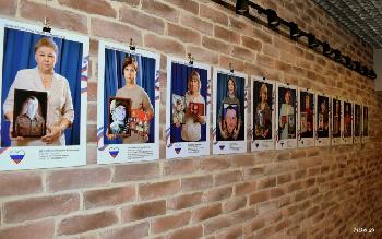 Владимир Голынкин автор фотовыставки "Мамы героев"