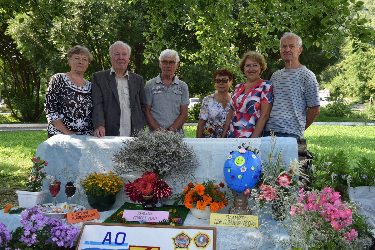 Активисты Совета ветеранов АО «Златмаш» приняли участие в городской выставке цветов 