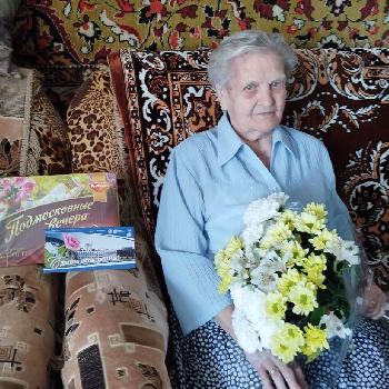 Активисты Совета ветеранов АО "Златмаш" поздравили со столетием труженицу тыла