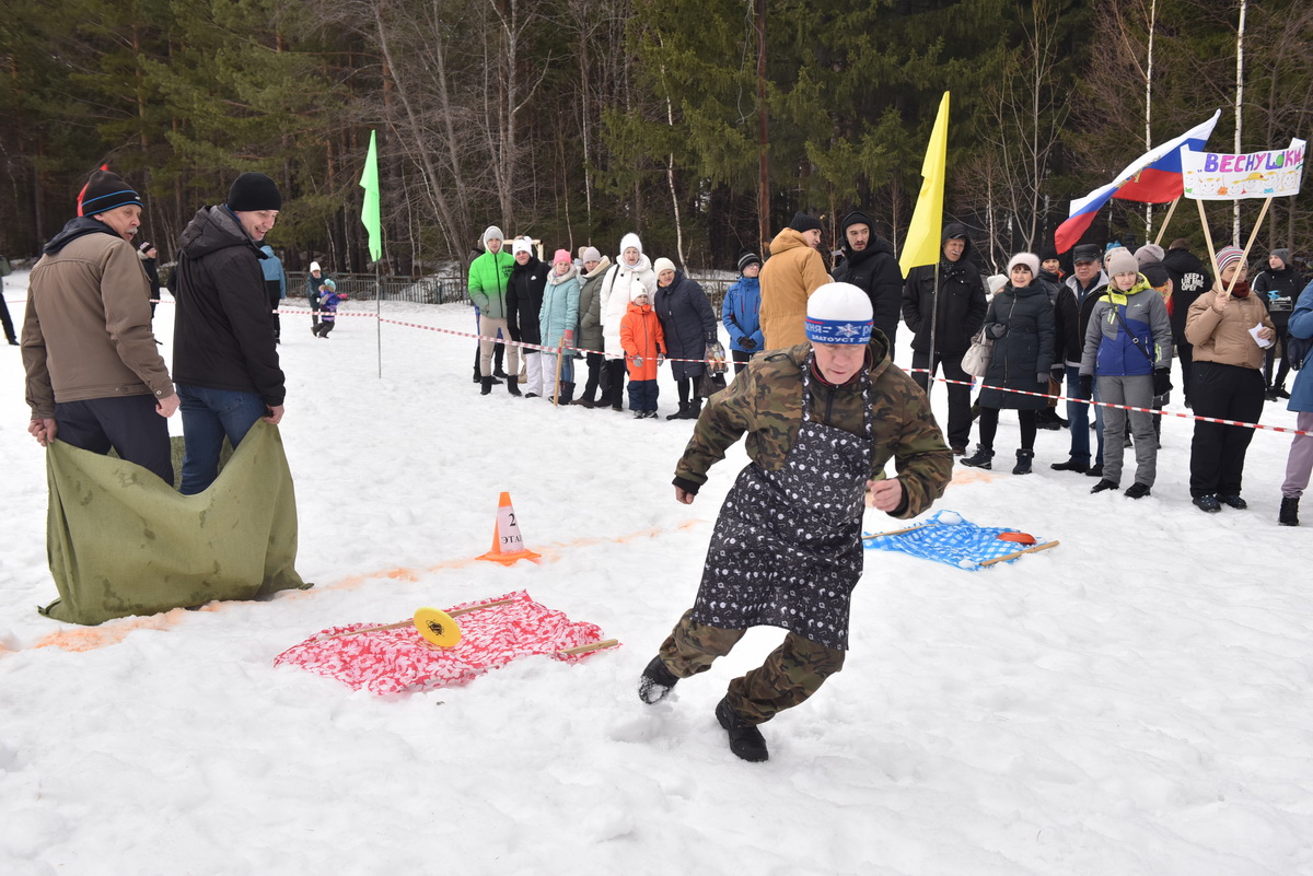 Коллектив АО «Златмаш» традиционно проводил зиму со всеми почестями